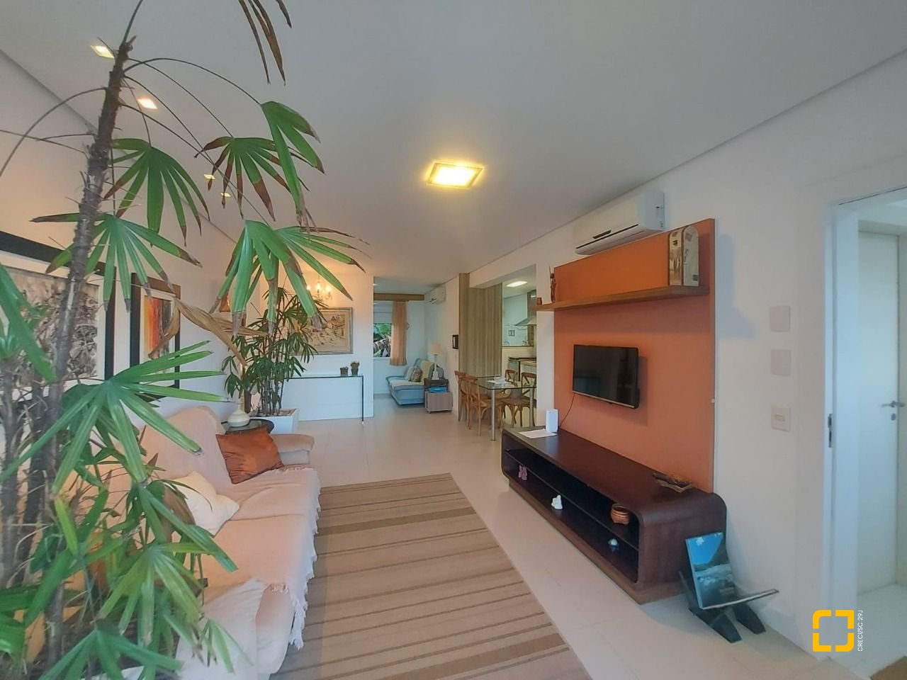 Casa com 475m², 14 quartos (sendo 7 suítes), 8 garagens, no bairro Canasvieiras em Florianópolis
