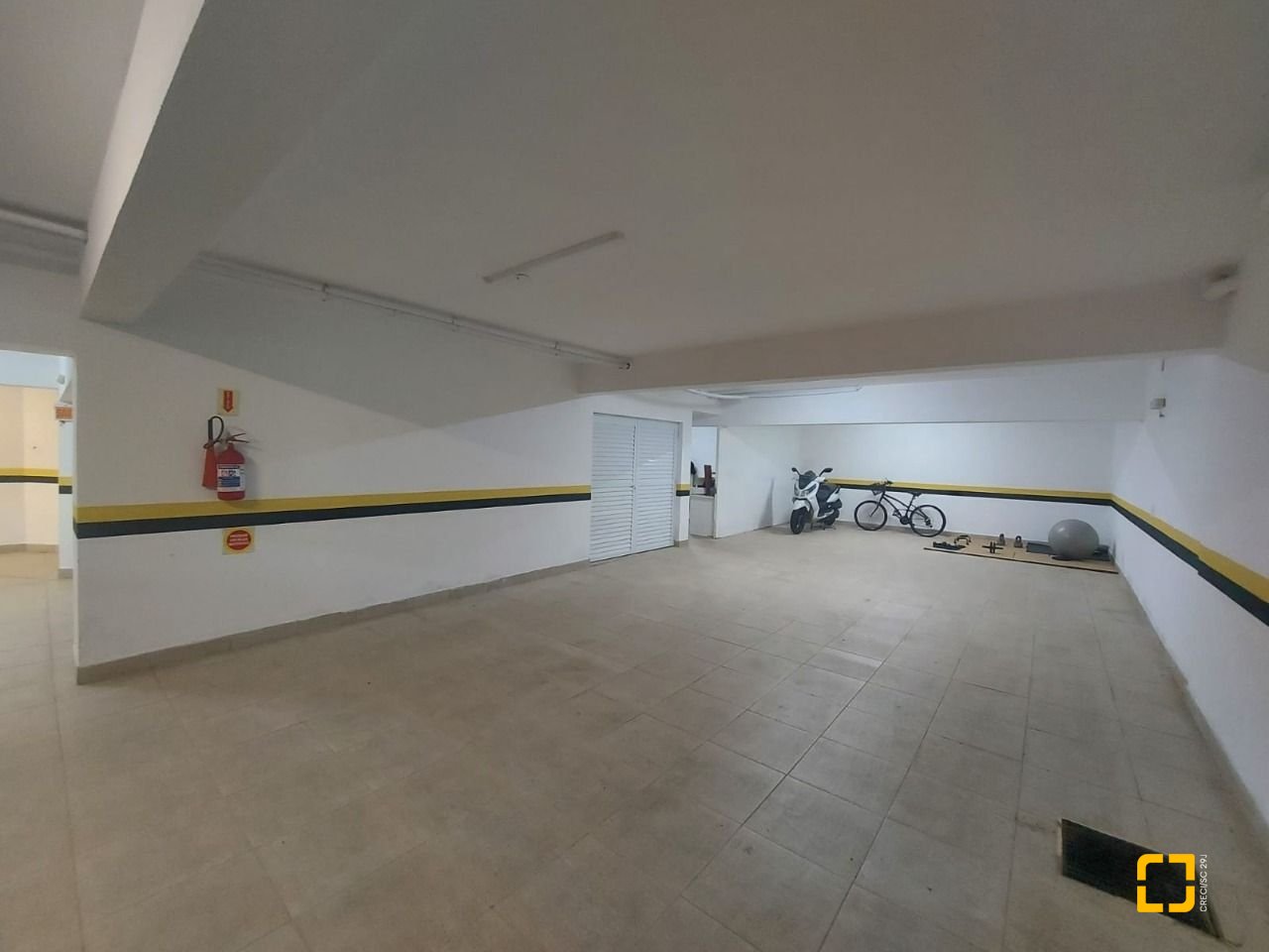 Casa com 475m², 14 quartos (sendo 7 suítes), 8 garagens, no bairro Canasvieiras em Florianópolis