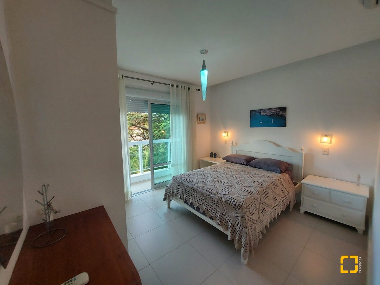 Casa com 475m², 14 quartos (sendo 7 suítes), 8 garagens, no bairro Canasvieiras em Florianópolis