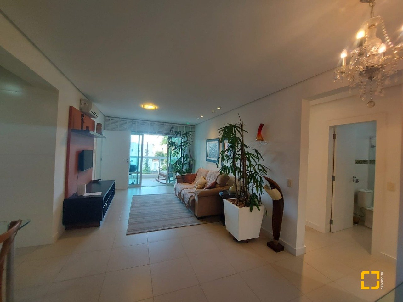 Casa com 475m², 14 quartos (sendo 7 suítes), 8 garagens, no bairro Canasvieiras em Florianópolis