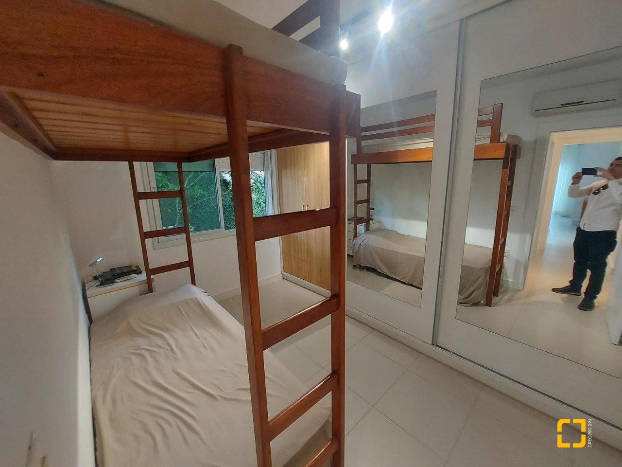 Casa com 475m², 14 quartos (sendo 7 suítes), 8 garagens, no bairro Canasvieiras em Florianópolis