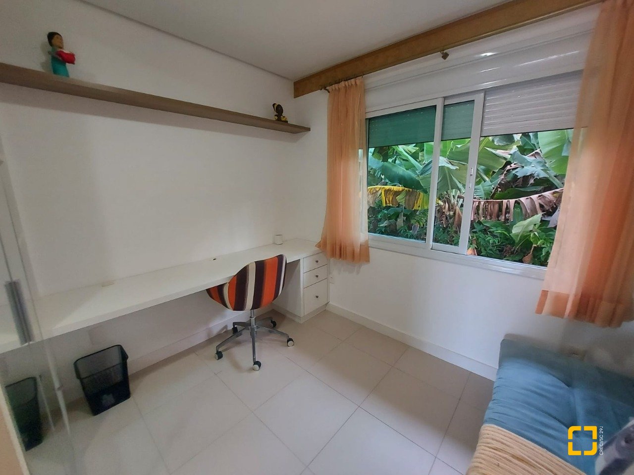 Casa com 475m², 14 quartos (sendo 7 suítes), 8 garagens, no bairro Canasvieiras em Florianópolis