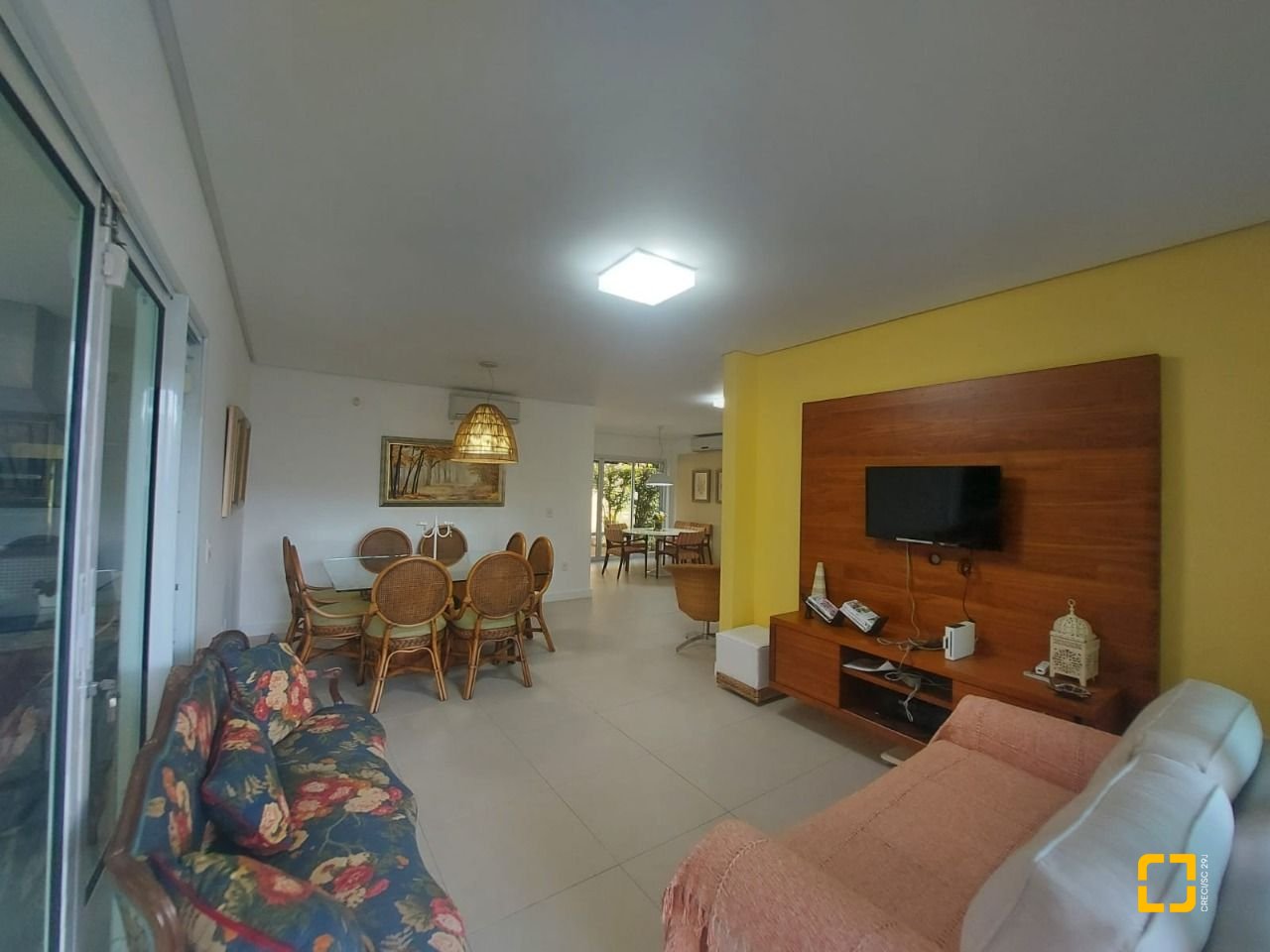 Casa com 475m², 14 quartos (sendo 7 suítes), 8 garagens, no bairro Canasvieiras em Florianópolis