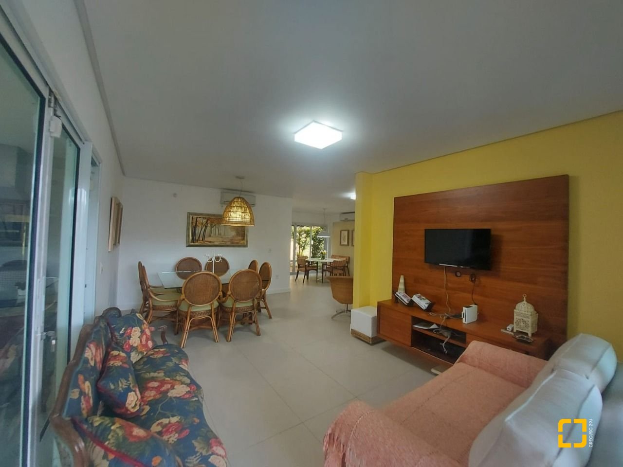 Casa com 475m², 14 quartos (sendo 7 suítes), 8 garagens, no bairro Canasvieiras em Florianópolis
