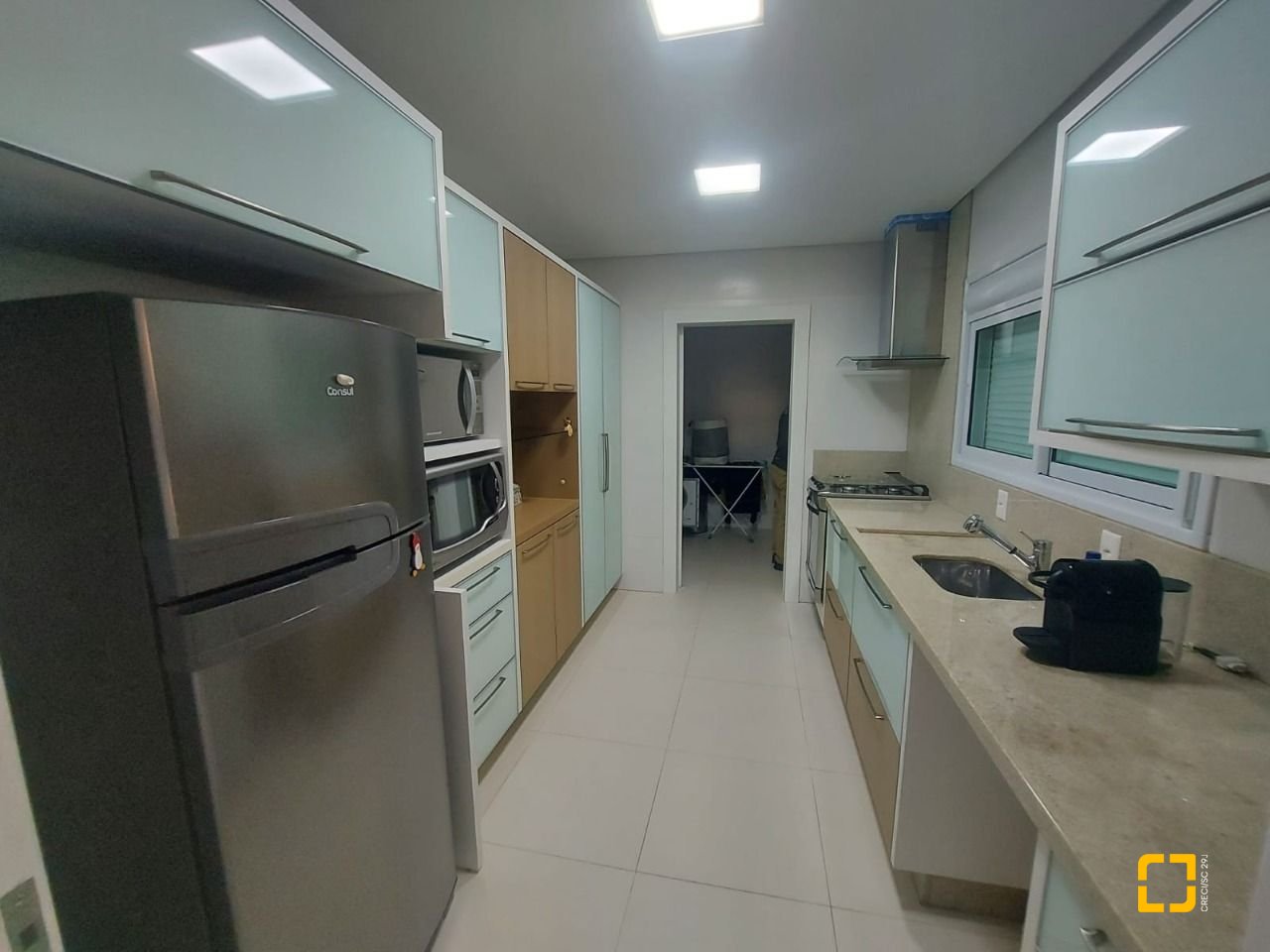 Casa com 475m², 14 quartos (sendo 7 suítes), 8 garagens, no bairro Canasvieiras em Florianópolis
