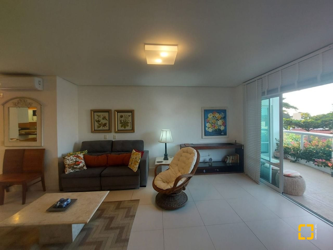 Casa com 475m², 14 quartos (sendo 7 suítes), 8 garagens, no bairro Canasvieiras em Florianópolis