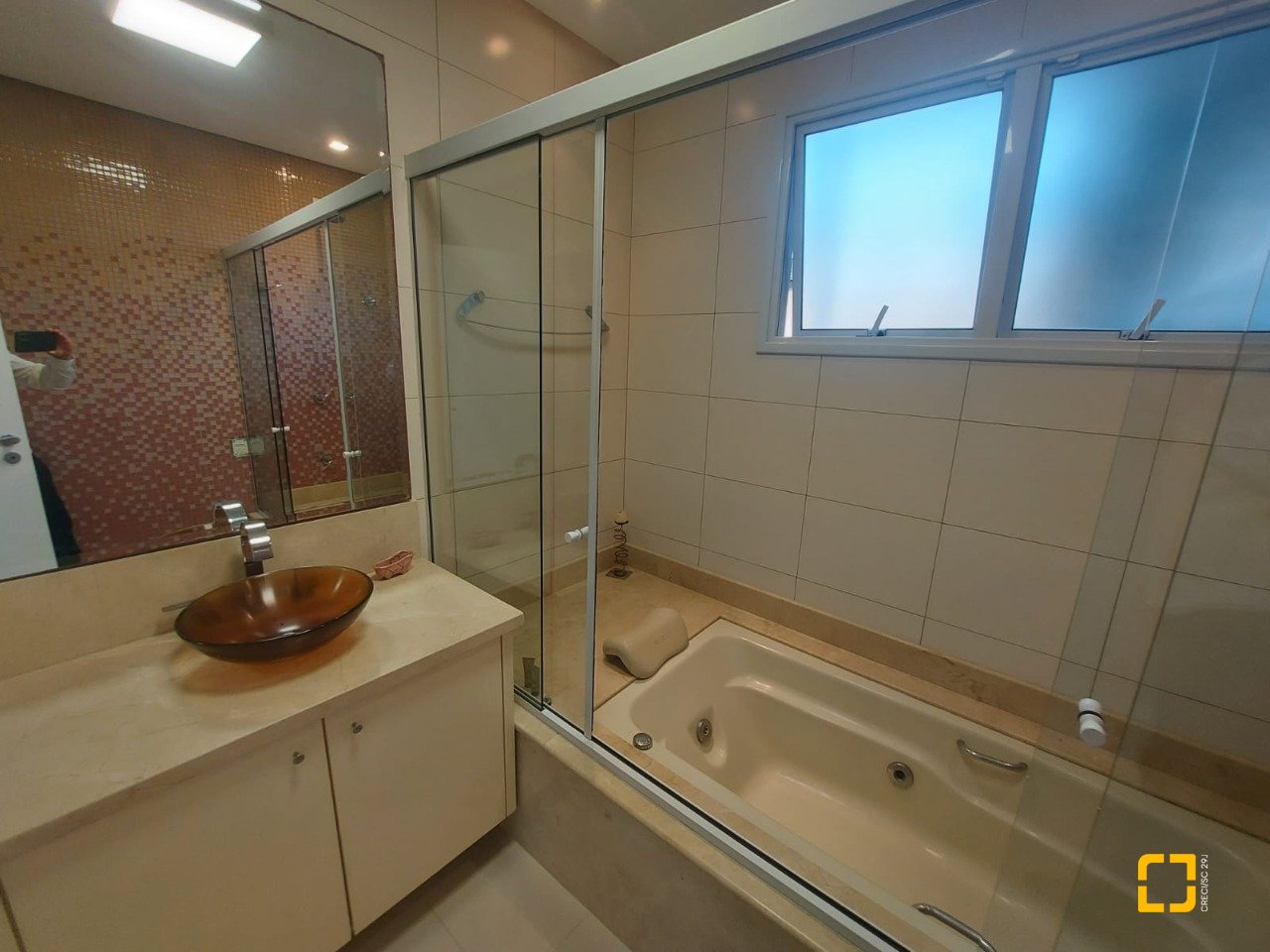 Casa com 475m², 14 quartos (sendo 7 suítes), 8 garagens, no bairro Canasvieiras em Florianópolis