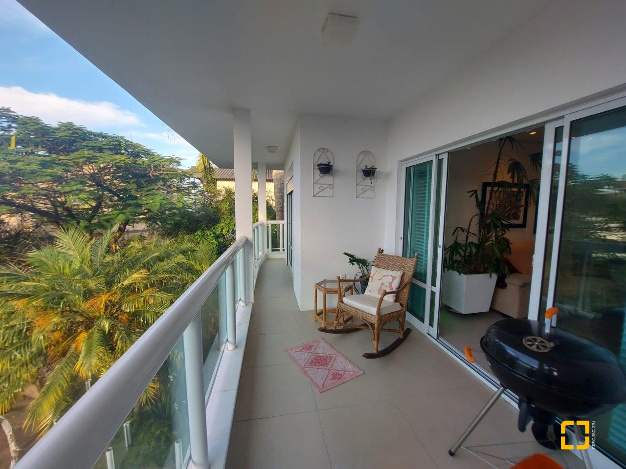 Casa com 475m², 14 quartos (sendo 7 suítes), 8 garagens, no bairro Canasvieiras em Florianópolis