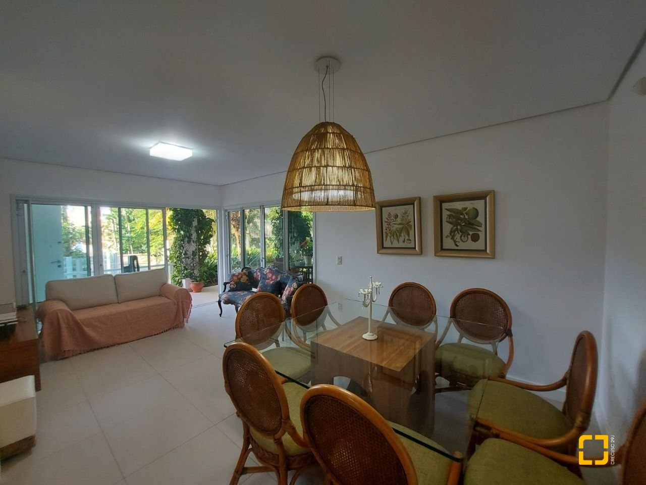 Casa com 475m², 14 quartos (sendo 7 suítes), 8 garagens, no bairro Canasvieiras em Florianópolis