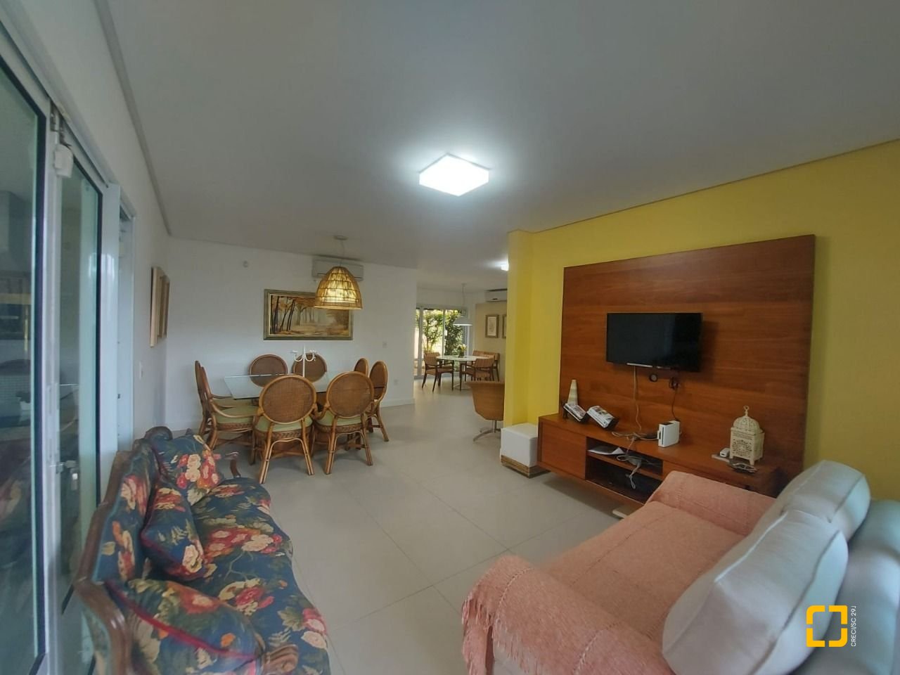 Casa com 475m², 14 quartos (sendo 7 suítes), 8 garagens, no bairro Canasvieiras em Florianópolis