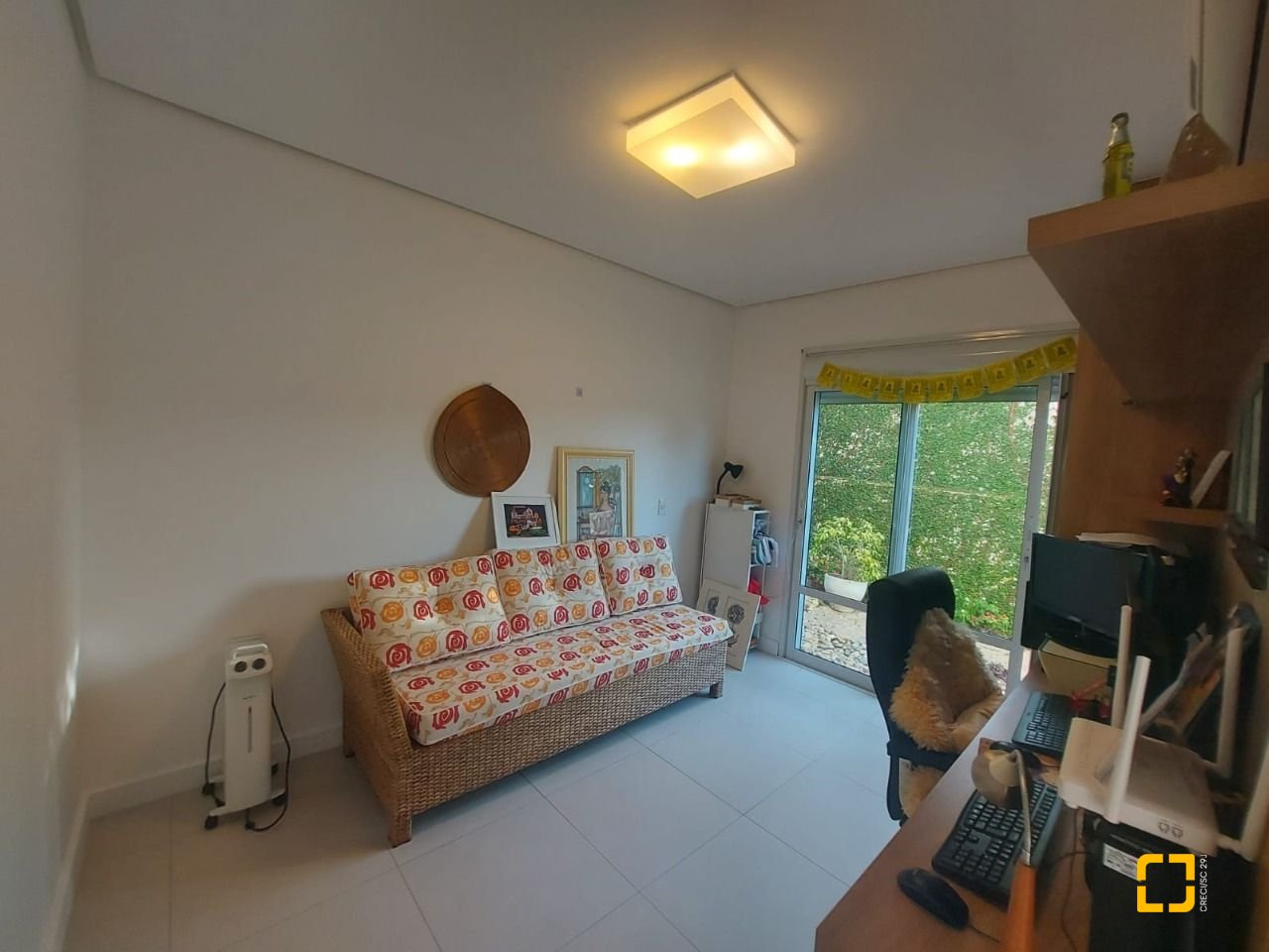 Casa com 475m², 14 quartos (sendo 7 suítes), 8 garagens, no bairro Canasvieiras em Florianópolis