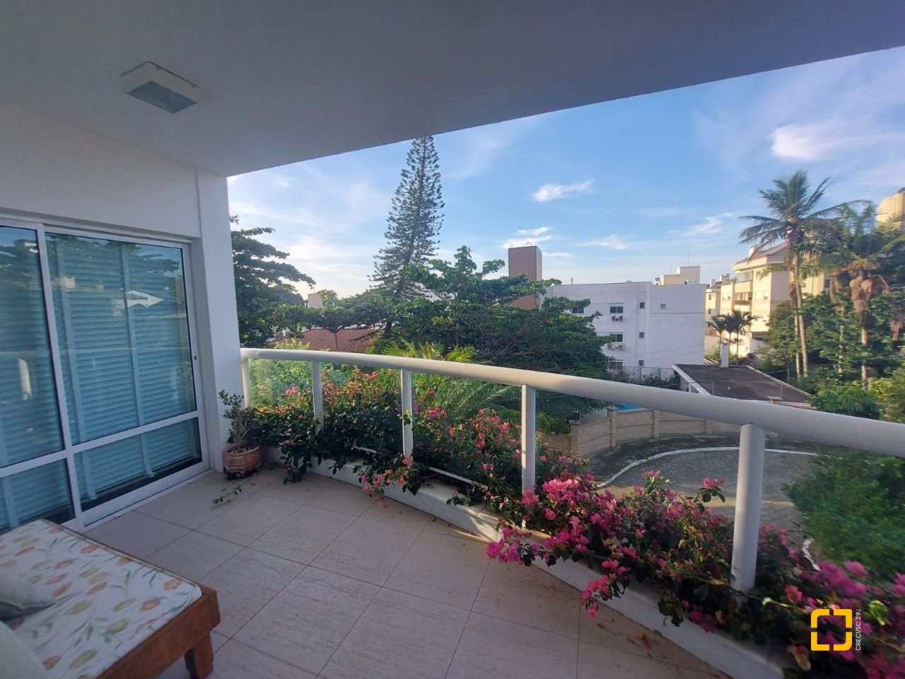 Casa com 475m², 14 quartos (sendo 7 suítes), 8 garagens, no bairro Canasvieiras em Florianópolis