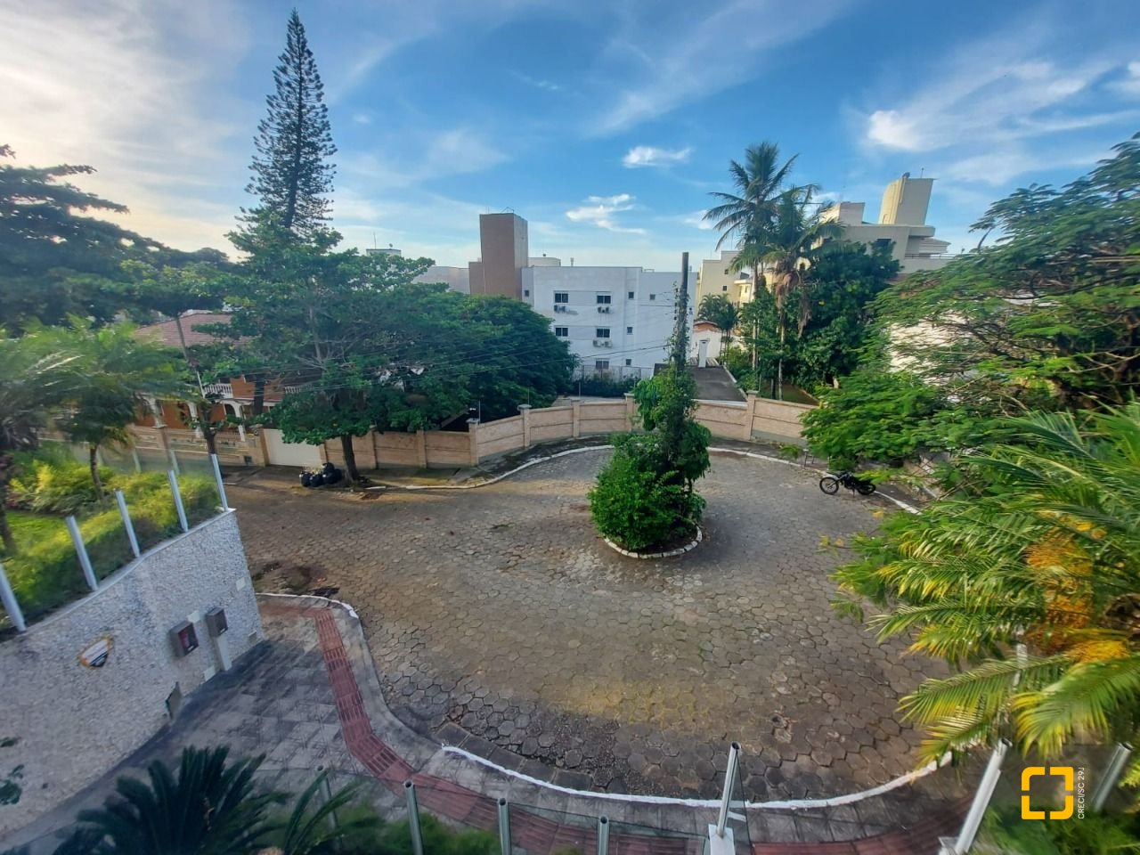 Casa com 475m², 14 quartos (sendo 7 suítes), 8 garagens, no bairro Canasvieiras em Florianópolis