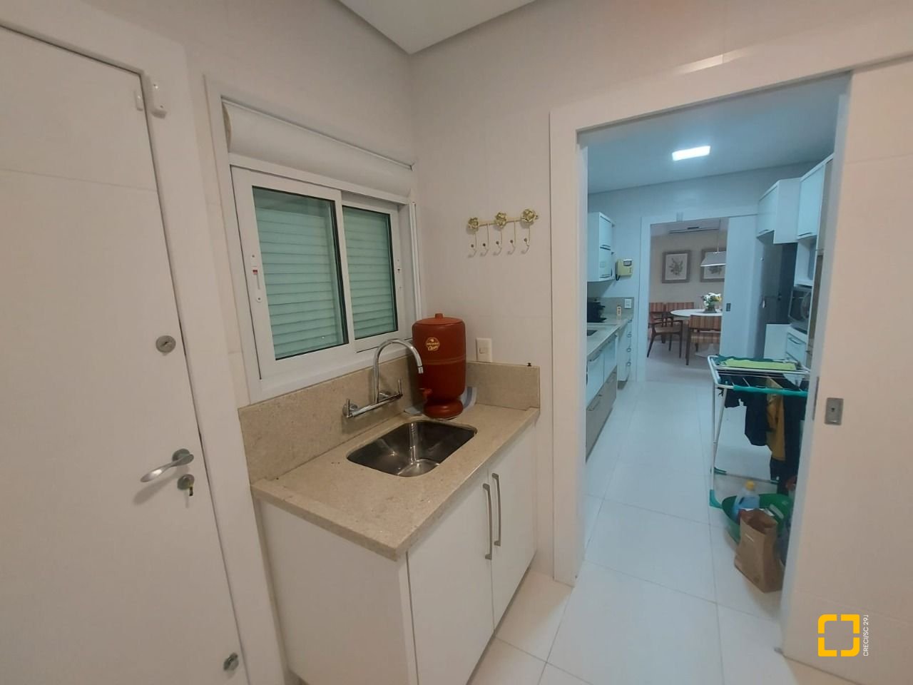 Casa com 475m², 14 quartos (sendo 7 suítes), 8 garagens, no bairro Canasvieiras em Florianópolis