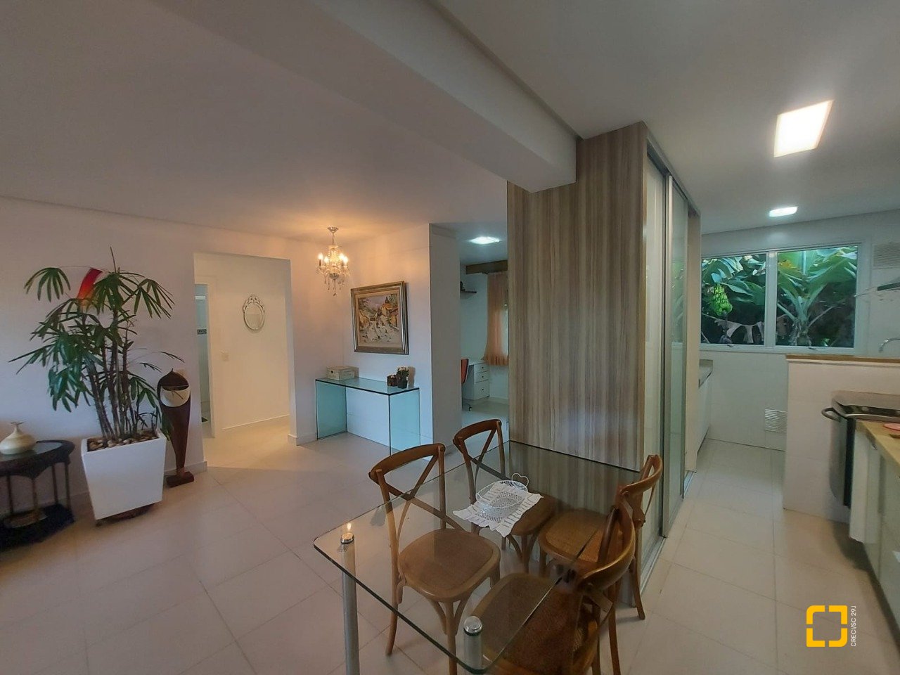 Casa com 475m², 14 quartos (sendo 7 suítes), 8 garagens, no bairro Canasvieiras em Florianópolis