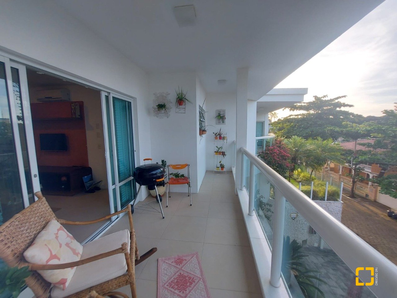 Casa com 475m², 14 quartos (sendo 7 suítes), 8 garagens, no bairro Canasvieiras em Florianópolis