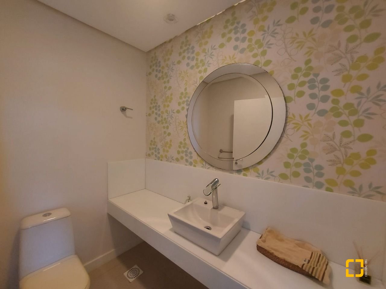 Casa com 475m², 14 quartos (sendo 7 suítes), 8 garagens, no bairro Canasvieiras em Florianópolis