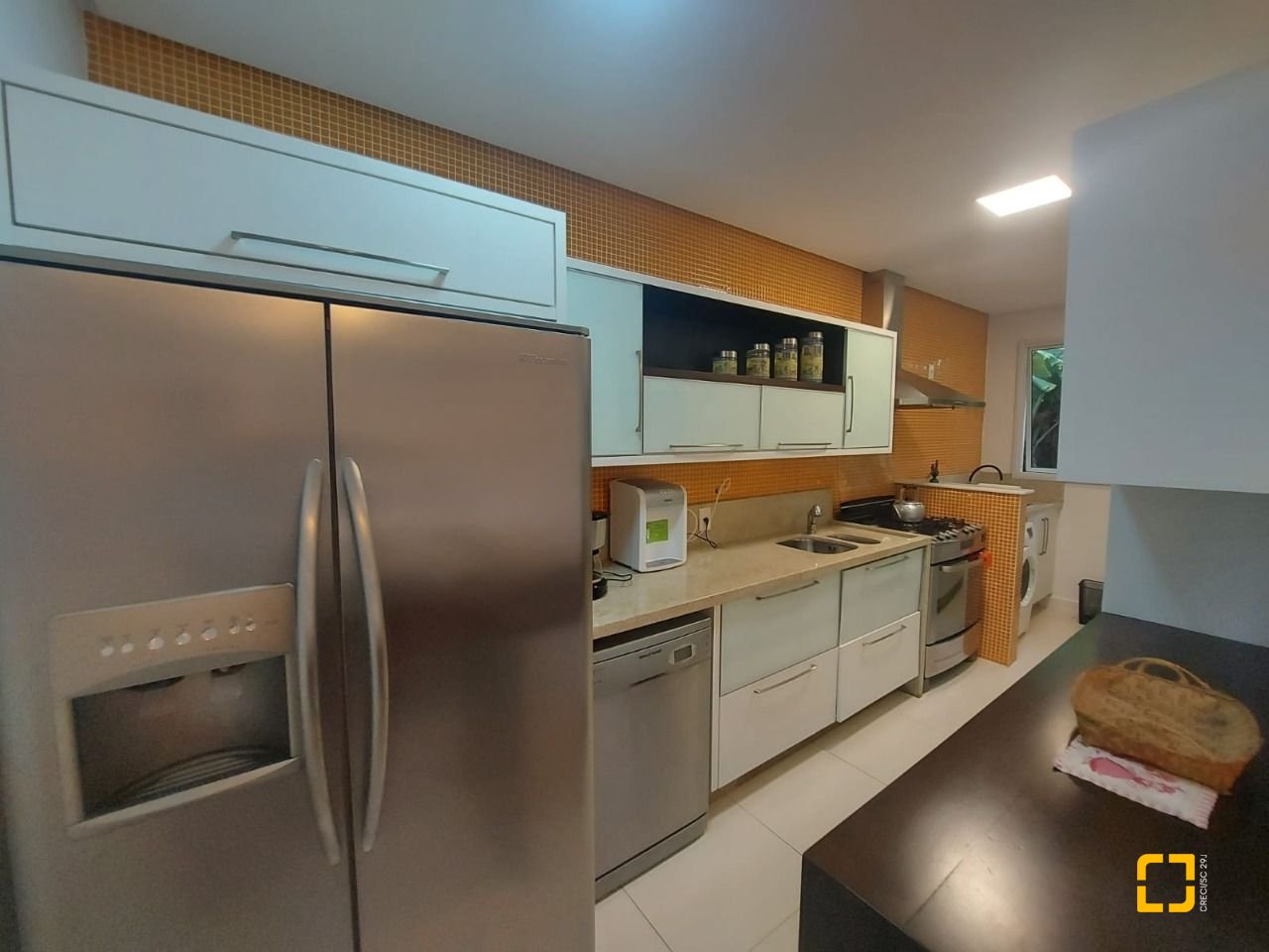 Casa com 475m², 14 quartos (sendo 7 suítes), 8 garagens, no bairro Canasvieiras em Florianópolis