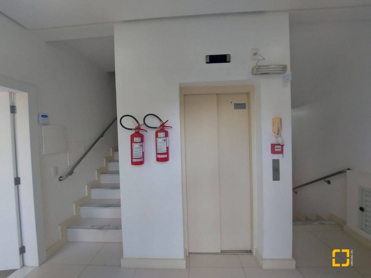 Casa com 475m², 7 quartos (sendo 7 suítes), 8 garagens, no bairro Canasvieiras em Florianópolis