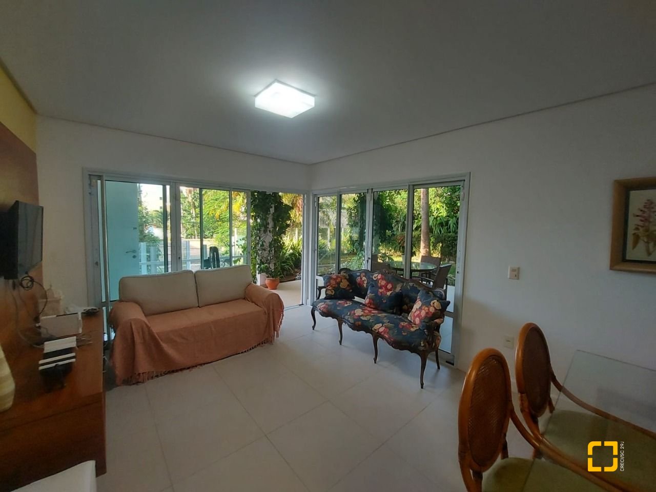 Casa com 475m², 7 quartos (sendo 7 suítes), 8 garagens, no bairro Canasvieiras em Florianópolis