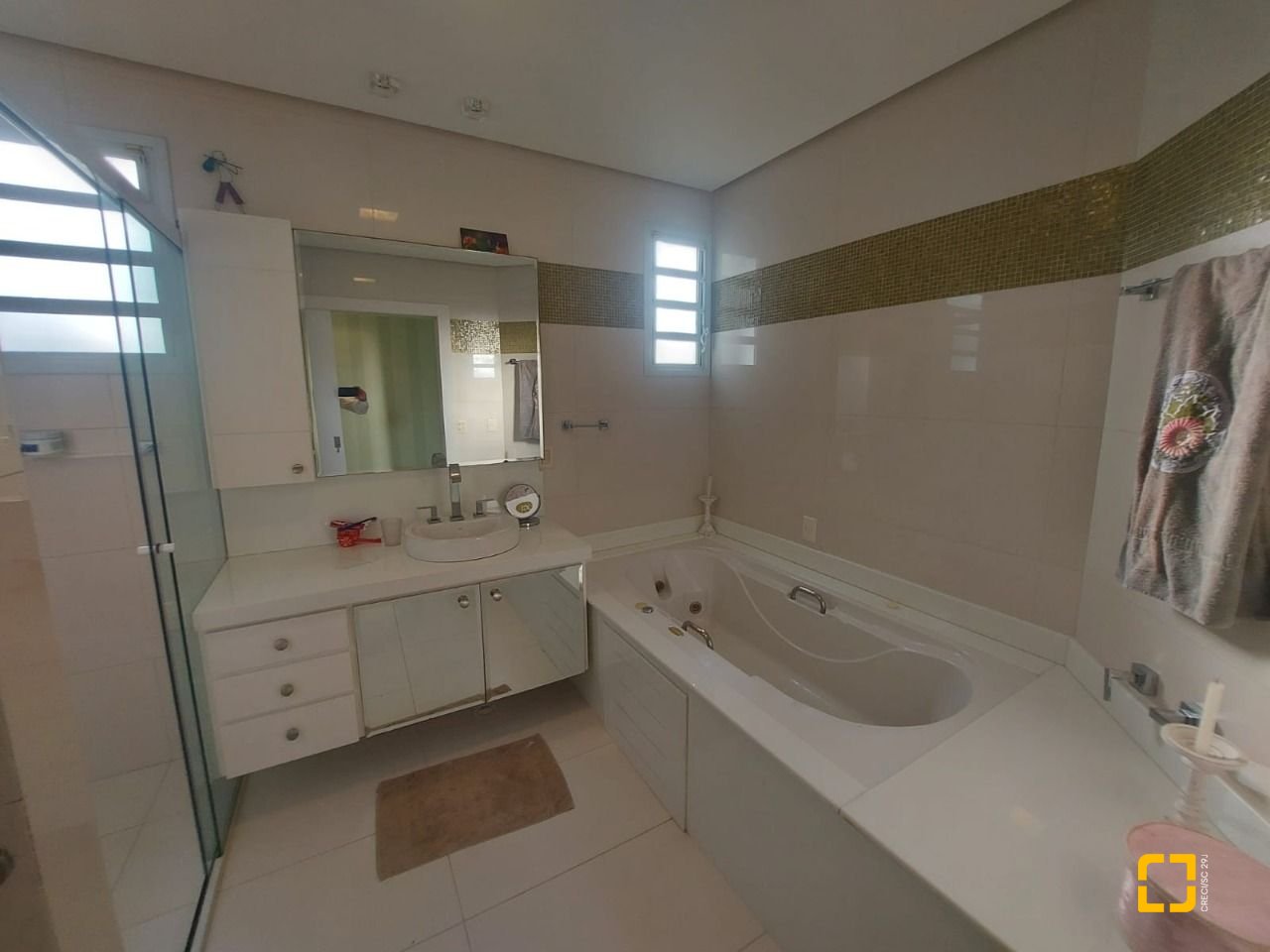Casa com 475m², 7 quartos (sendo 7 suítes), 8 garagens, no bairro Canasvieiras em Florianópolis