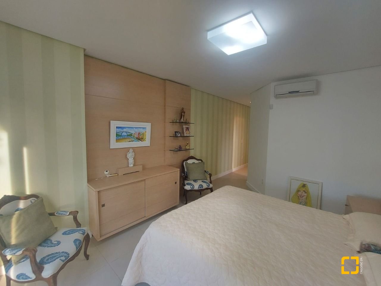 Casa com 475m², 7 quartos (sendo 7 suítes), 8 garagens, no bairro Canasvieiras em Florianópolis