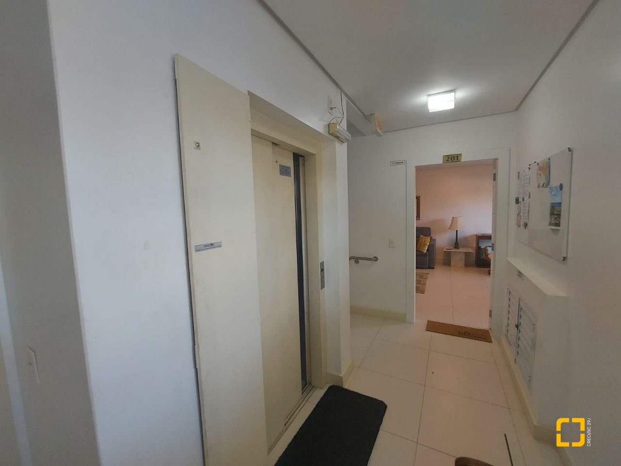 Casa com 475m², 7 quartos (sendo 7 suítes), 8 garagens, no bairro Canasvieiras em Florianópolis