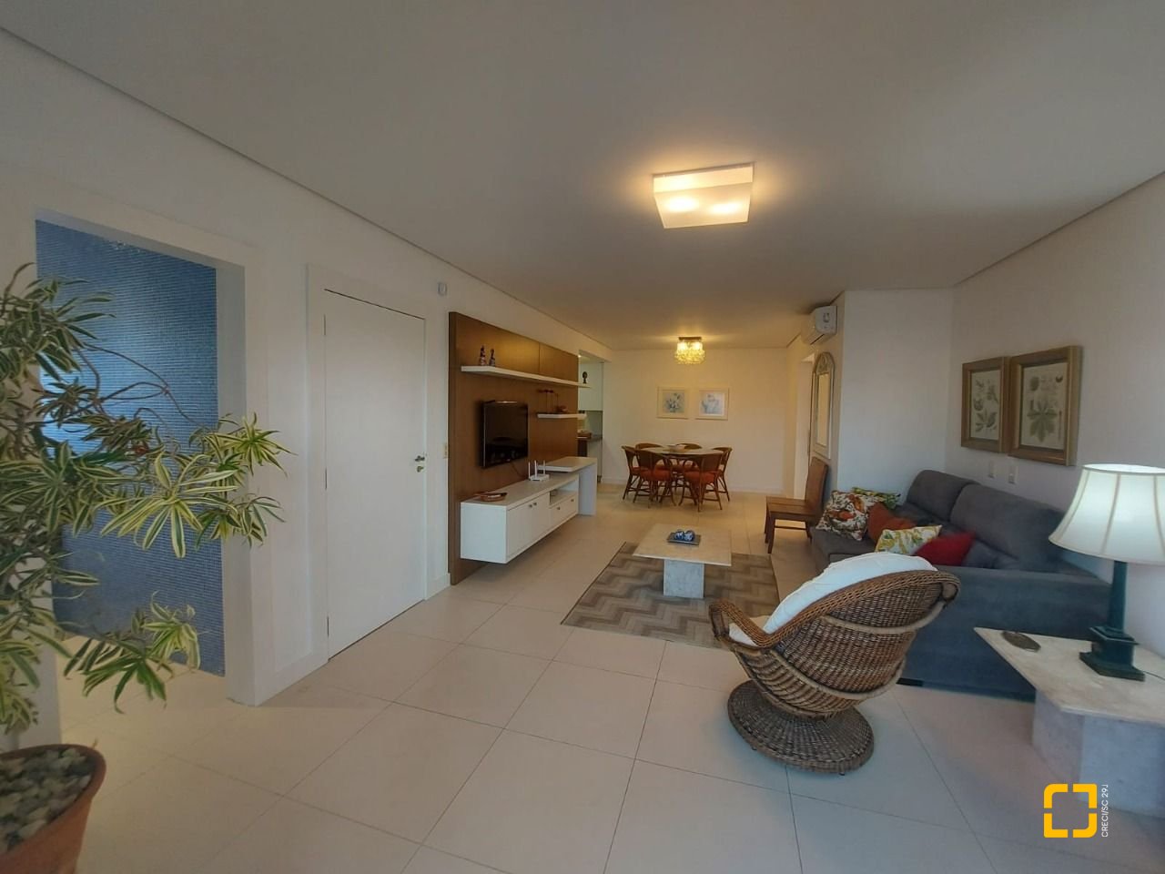 Casa com 475m², 7 quartos (sendo 7 suítes), 8 garagens, no bairro Canasvieiras em Florianópolis