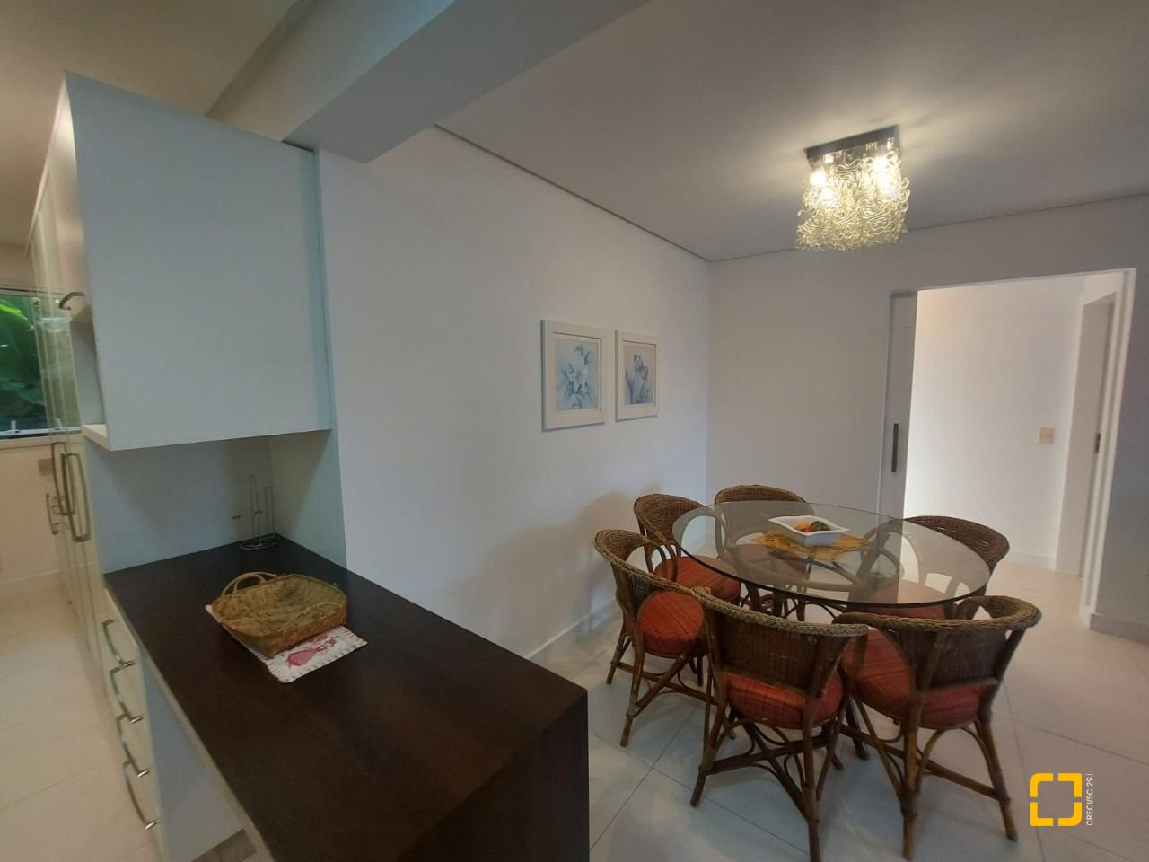 Casa com 475m², 7 quartos (sendo 7 suítes), 8 garagens, no bairro Canasvieiras em Florianópolis