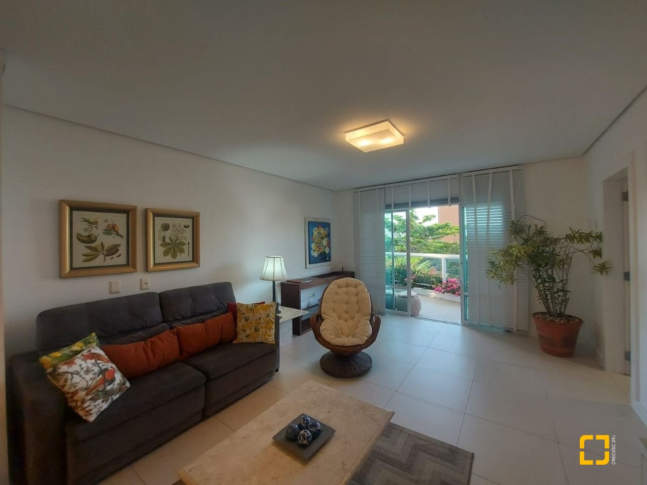Casa com 475m², 7 quartos (sendo 7 suítes), 8 garagens, no bairro Canasvieiras em Florianópolis