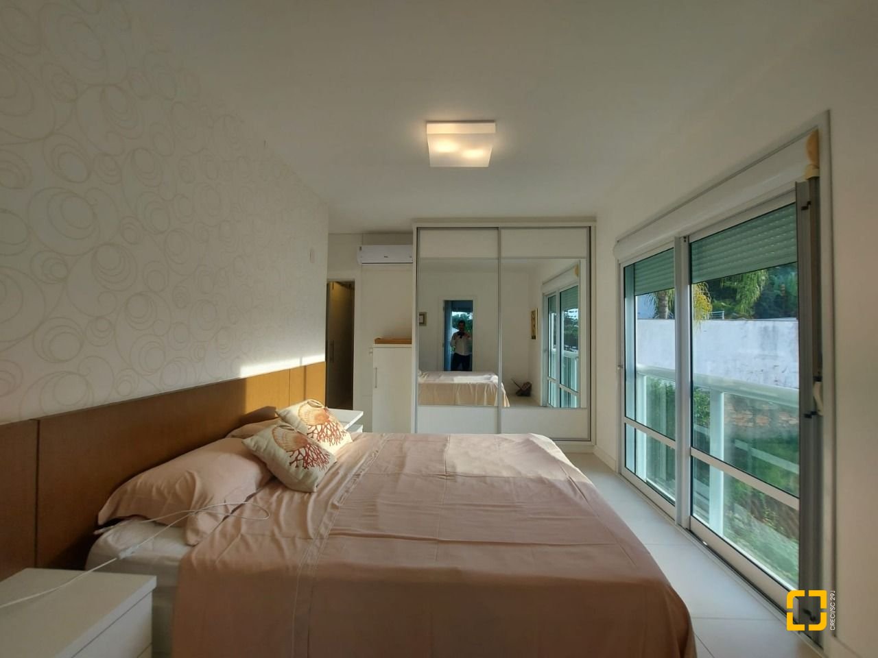 Casa com 475m², 7 quartos (sendo 7 suítes), 8 garagens, no bairro Canasvieiras em Florianópolis