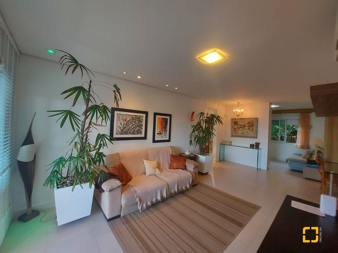 Casa com 475m², 7 quartos (sendo 7 suítes), 8 garagens, no bairro Canasvieiras em Florianópolis