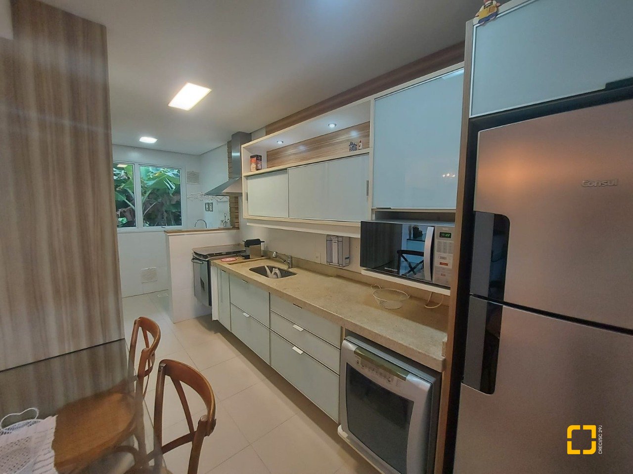 Casa com 475m², 7 quartos (sendo 7 suítes), 8 garagens, no bairro Canasvieiras em Florianópolis