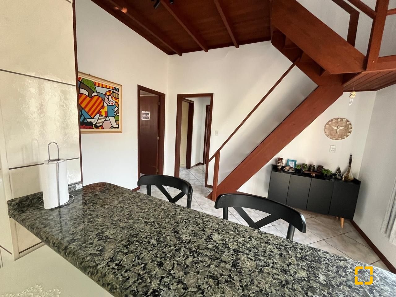 Casa com 239m², 4 quartos (sendo 1 suíte), 4 garagens, no bairro Barreiros em São José