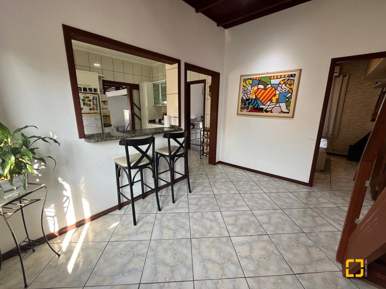 Casa com 239m², 4 quartos (sendo 1 suíte), 4 garagens, no bairro Barreiros em São José