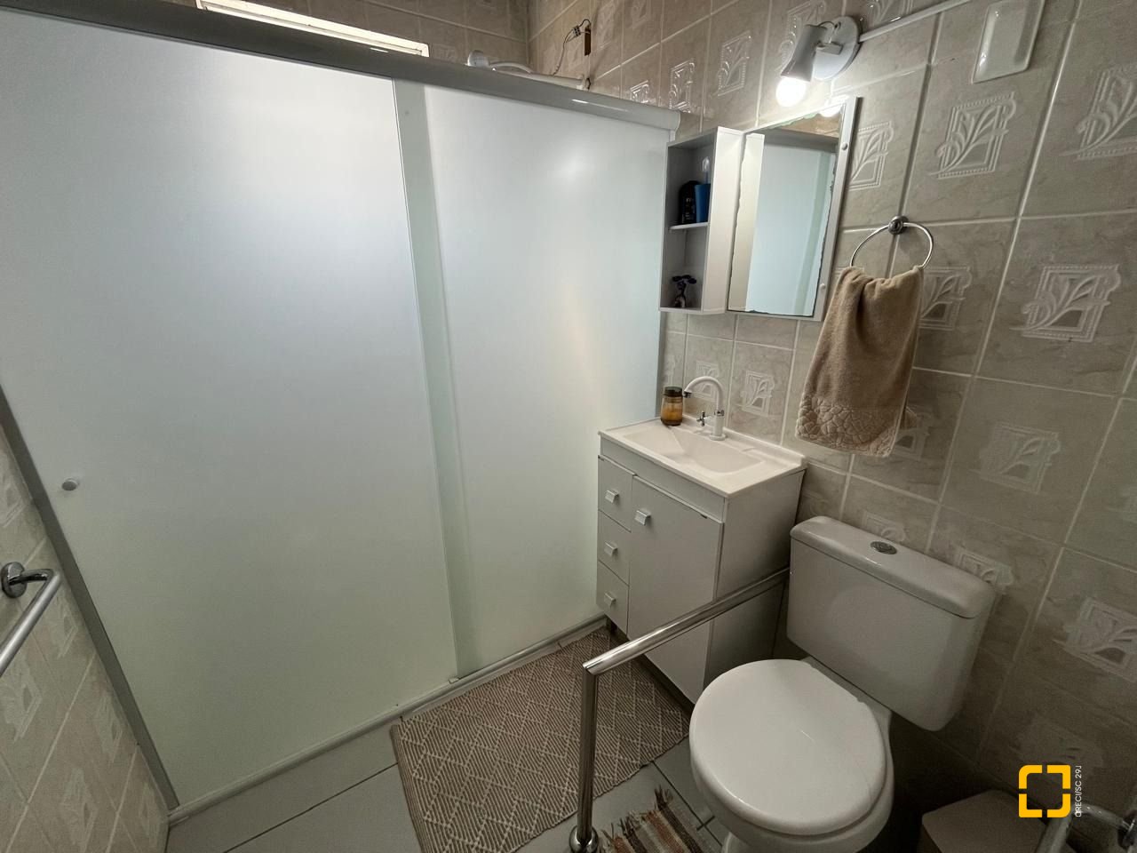 Casa com 239m², 4 quartos (sendo 1 suíte), 4 garagens, no bairro Barreiros em São José