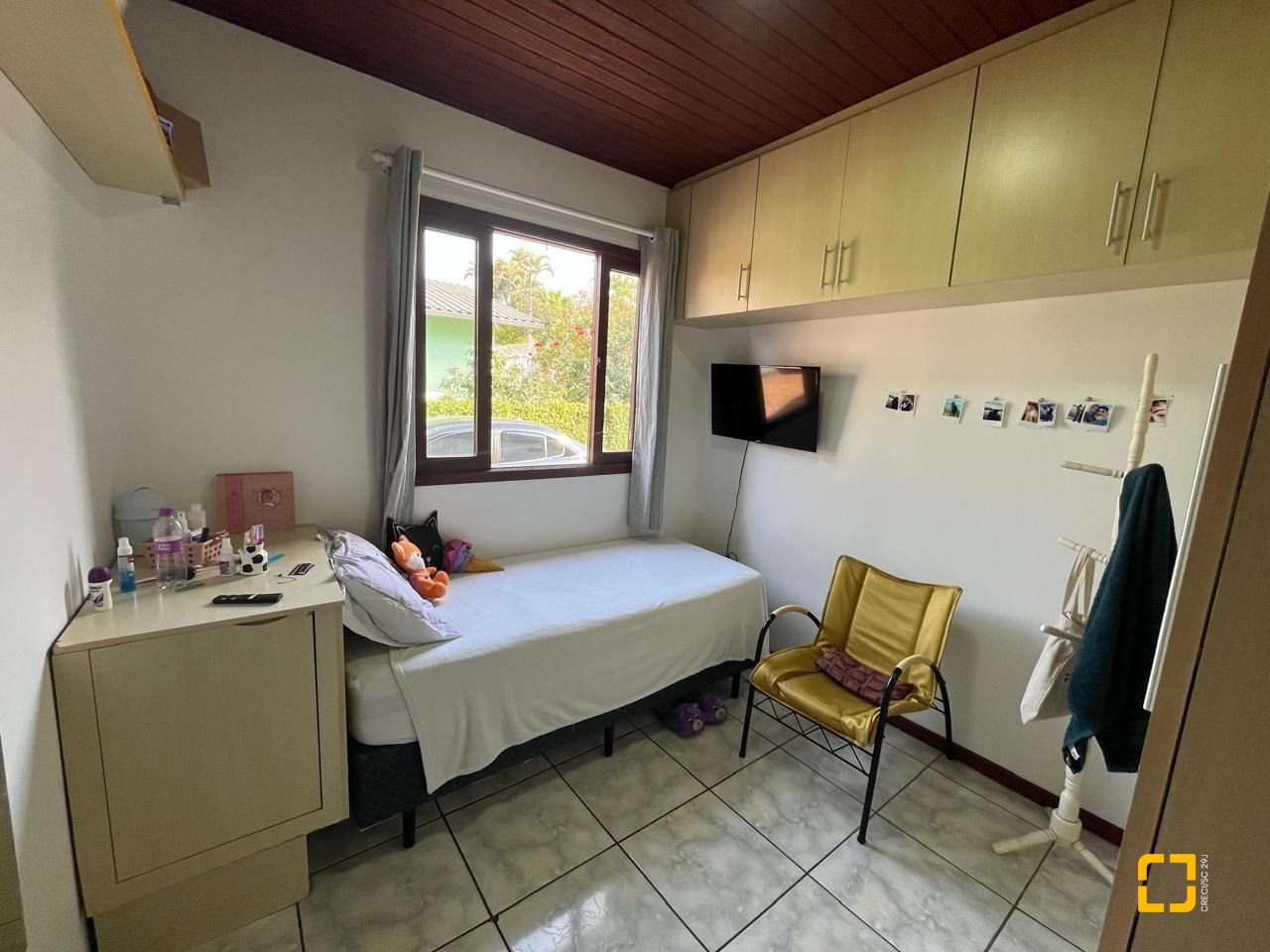 Casa com 239m², 4 quartos (sendo 1 suíte), 4 garagens, no bairro Barreiros em São José