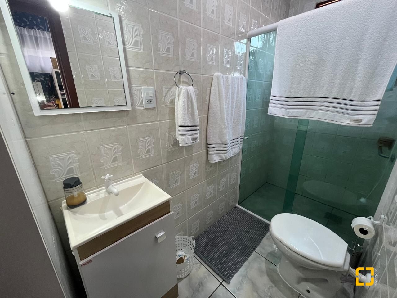 Casa com 239m², 4 quartos (sendo 1 suíte), 4 garagens, no bairro Barreiros em São José