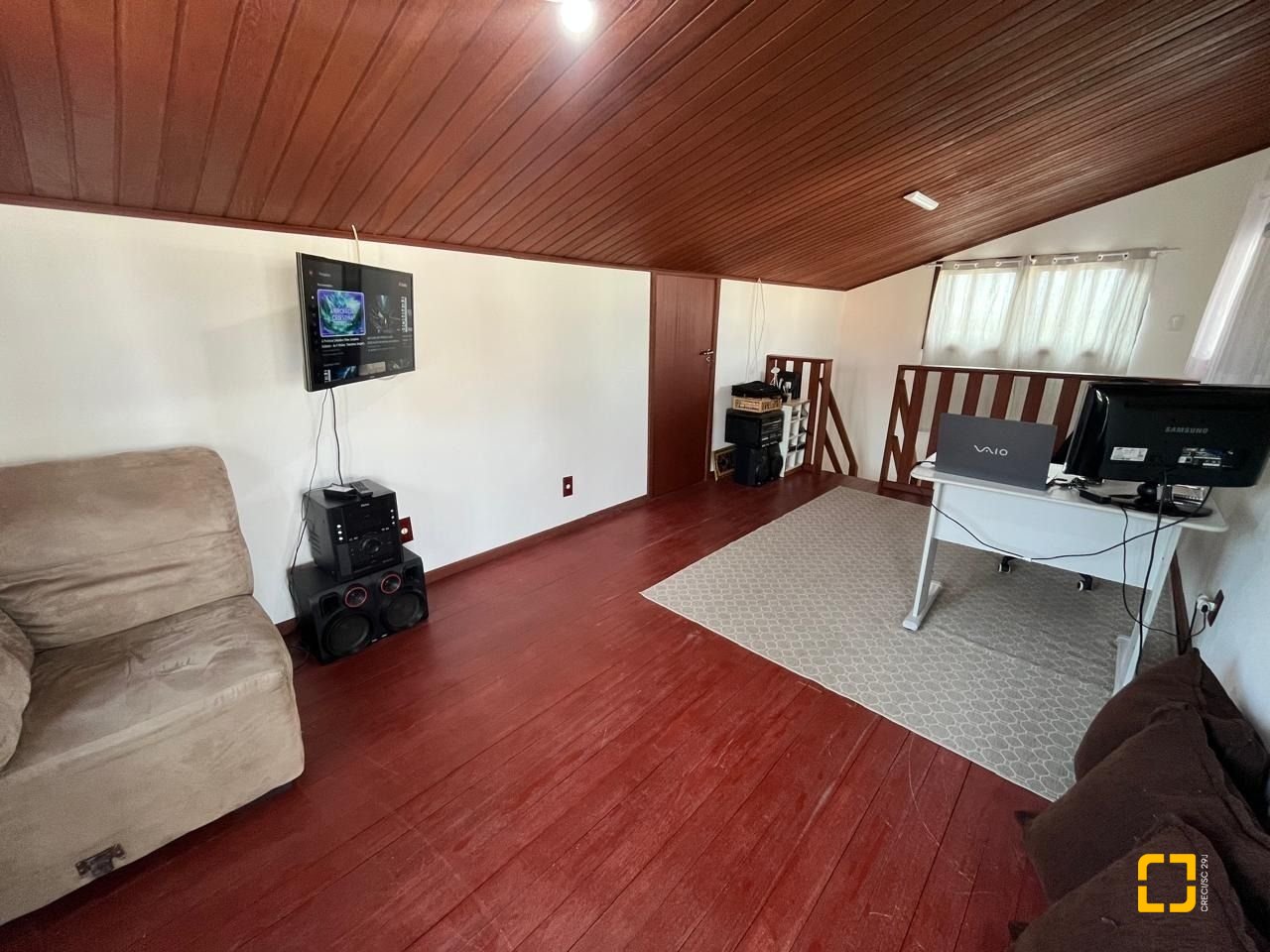 Casa com 239m², 4 quartos (sendo 1 suíte), 4 garagens, no bairro Barreiros em São José