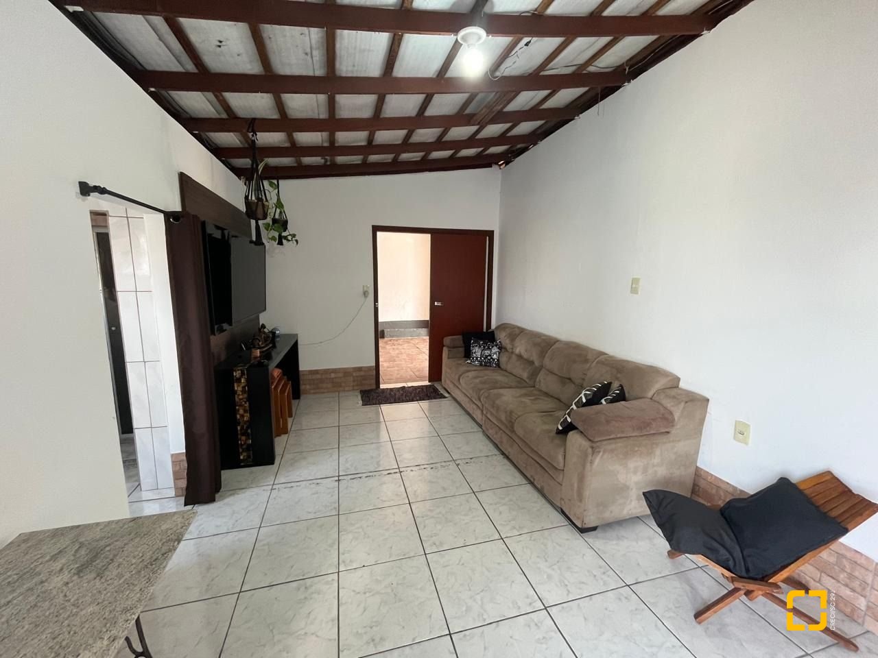 Casa com 239m², 4 quartos (sendo 1 suíte), 4 garagens, no bairro Barreiros em São José