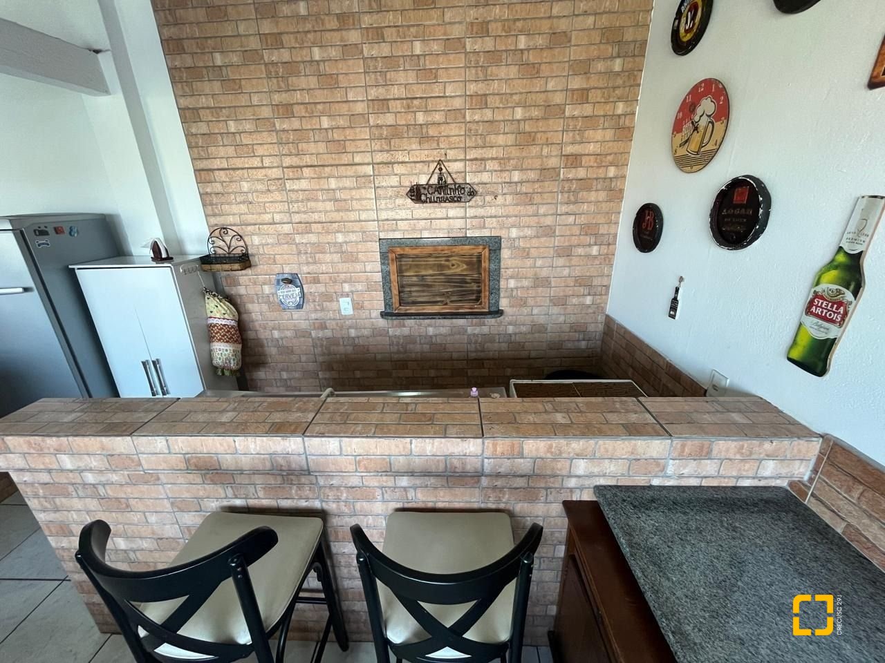 Casa com 239m², 4 quartos (sendo 1 suíte), 4 garagens, no bairro Barreiros em São José