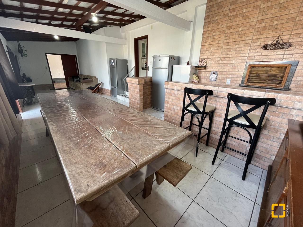 Casa com 239m², 4 quartos (sendo 1 suíte), 4 garagens, no bairro Barreiros em São José