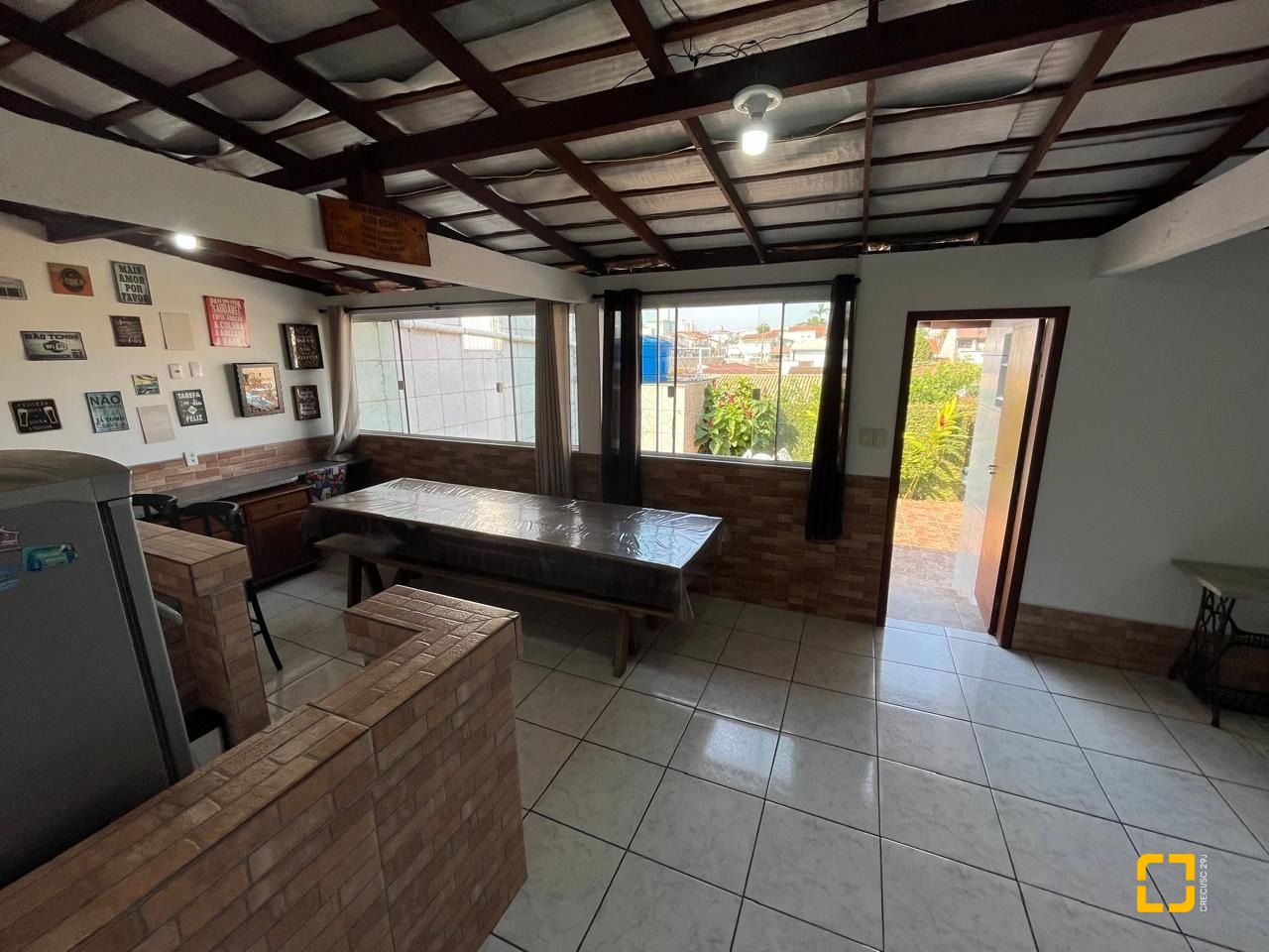 Casa com 239m², 4 quartos (sendo 1 suíte), 4 garagens, no bairro Barreiros em São José