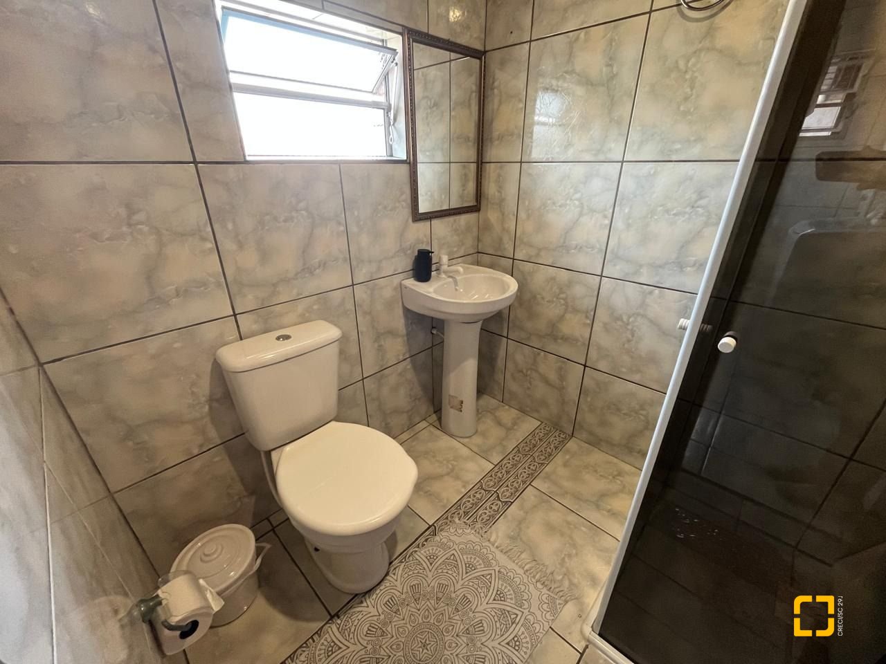 Casa com 239m², 4 quartos (sendo 1 suíte), 4 garagens, no bairro Barreiros em São José