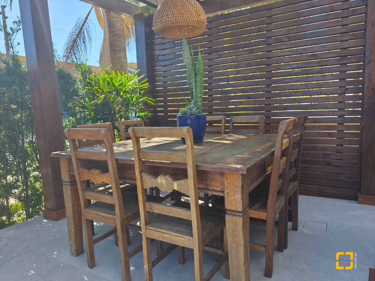Casa com 200m², 6 quartos (sendo 3 suítes), 2 garagens, no bairro Cachoeira do Bom Jesus em Florianópolis