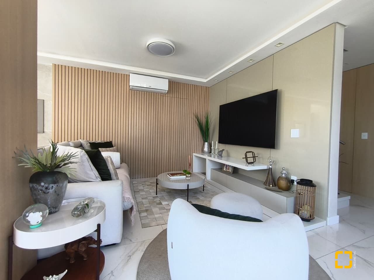 Casa com 200m², 6 quartos (sendo 3 suítes), 2 garagens, no bairro Cachoeira do Bom Jesus em Florianópolis