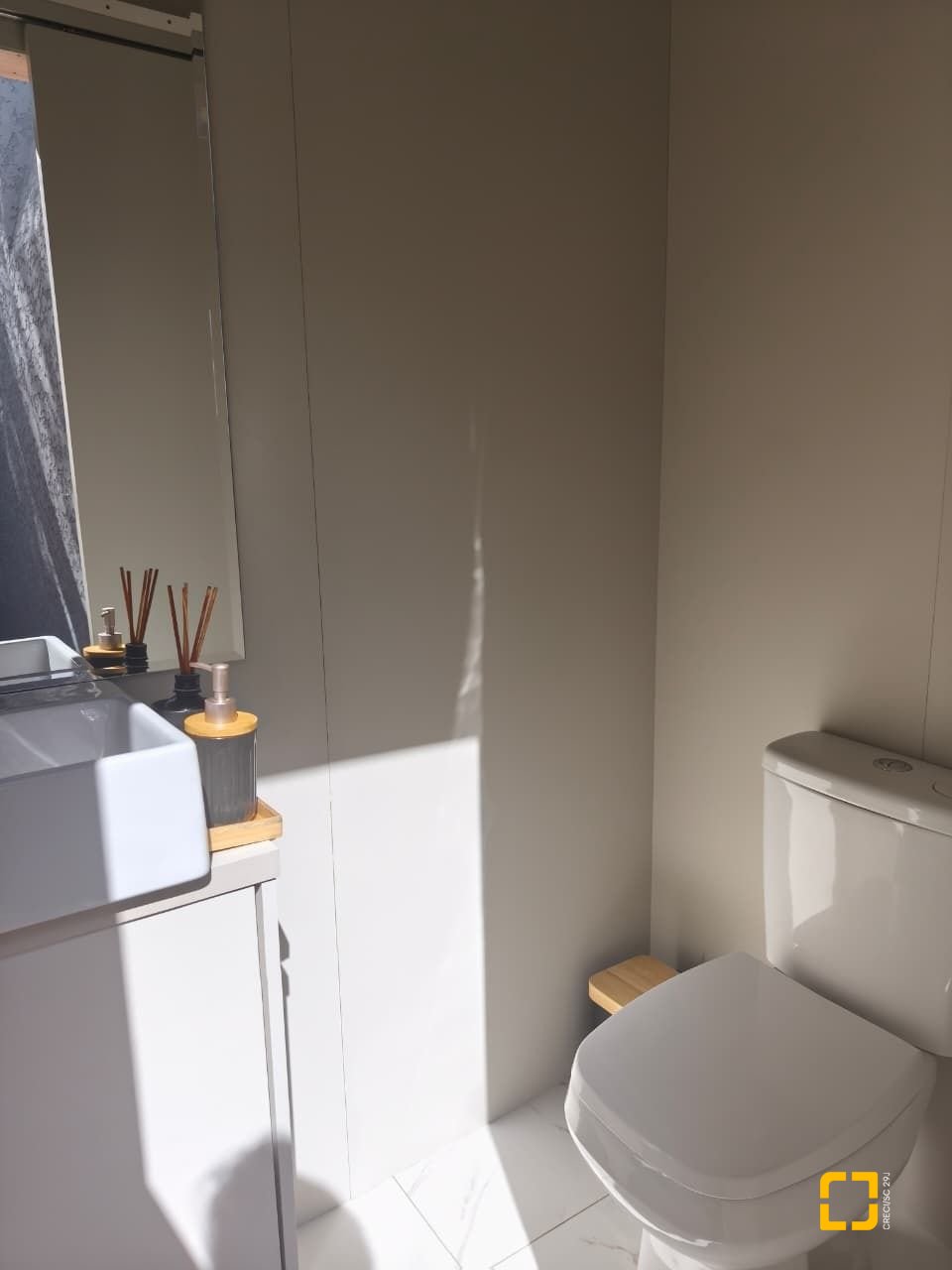 Casa com 200m², 6 quartos (sendo 3 suítes), 2 garagens, no bairro Cachoeira do Bom Jesus em Florianópolis