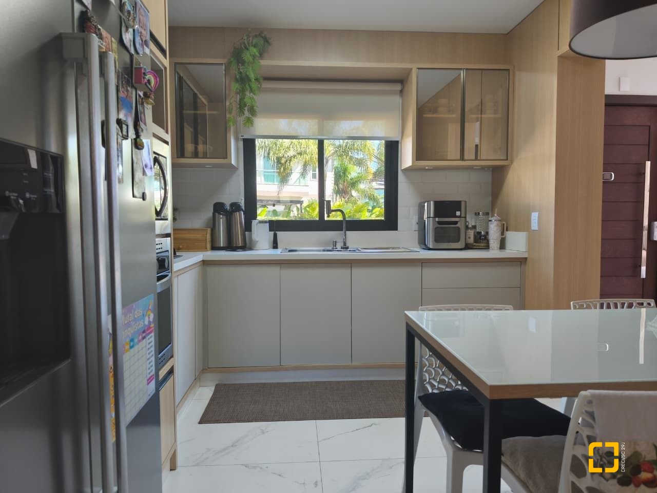Casa com 200m², 6 quartos (sendo 3 suítes), 2 garagens, no bairro Cachoeira do Bom Jesus em Florianópolis