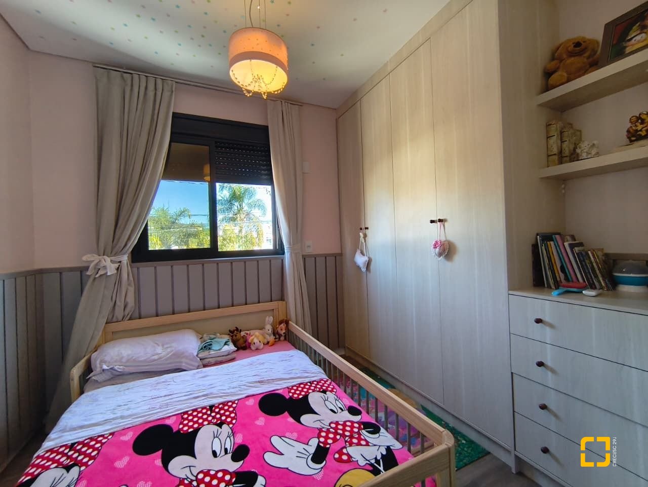Casa com 200m², 6 quartos (sendo 3 suítes), 2 garagens, no bairro Cachoeira do Bom Jesus em Florianópolis
