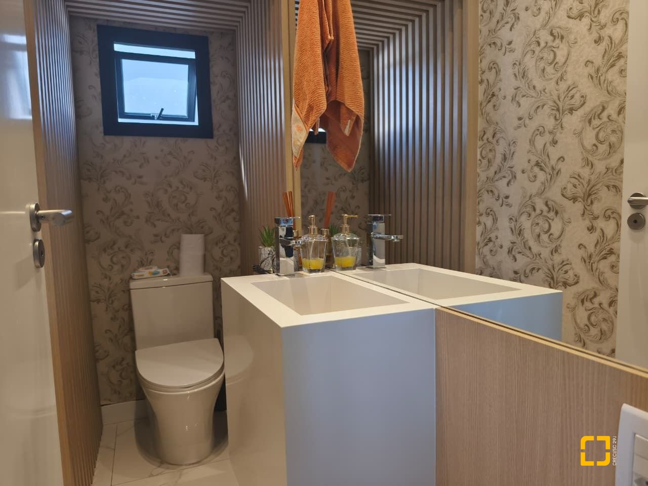 Casa com 200m², 6 quartos (sendo 3 suítes), 2 garagens, no bairro Cachoeira do Bom Jesus em Florianópolis